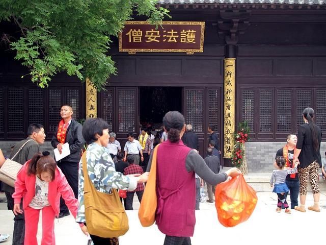 河南这两座寺庙超良心:不收门票,香火自愿,还免费停车!