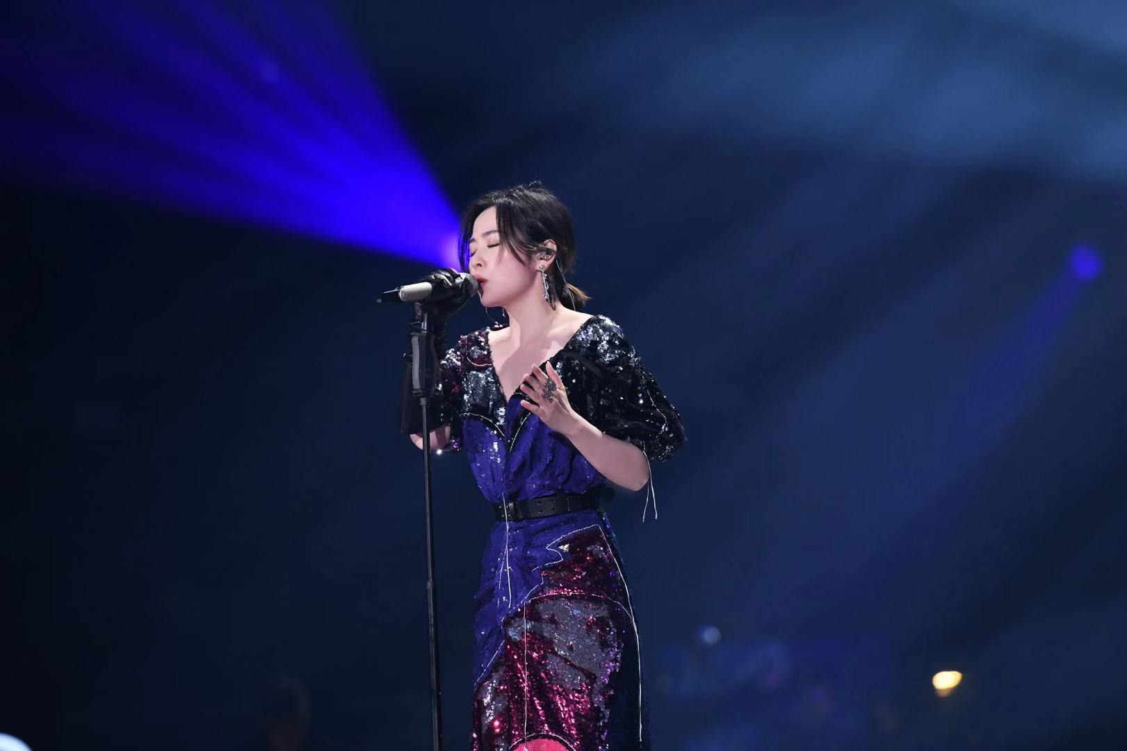 张靓颖演绎《值得》获原唱点赞 敢爱敢恨率性