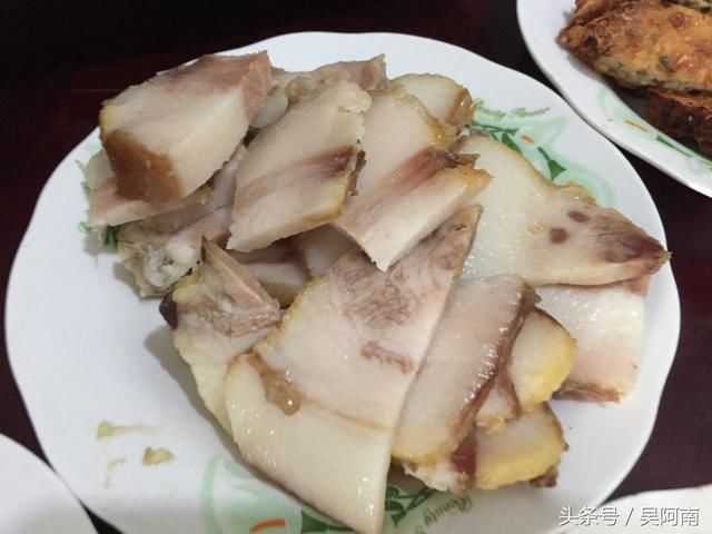 大姨妈家拜年,她却端了一大盘青菜招待我们,真相让我们感动