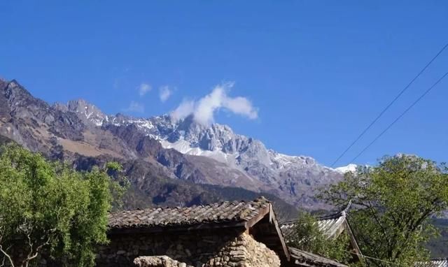 这座民宿位于玉龙雪山脚下第一村旁，是99％的游客都不知道的秘境