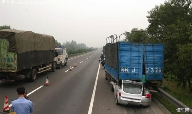 开车上路“八不跟”，跟着这些车后面危险系数高，还会惹得一身骚