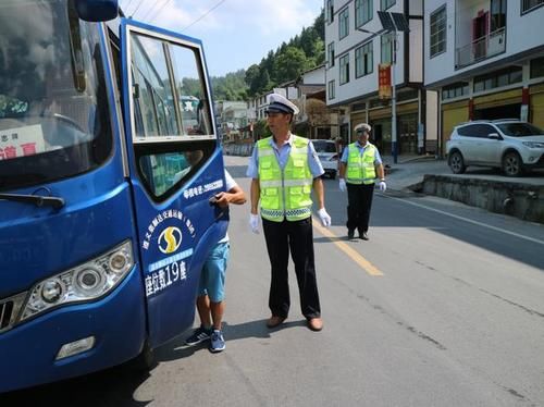 道真公安交警大队采用三级管控措施破解 客运