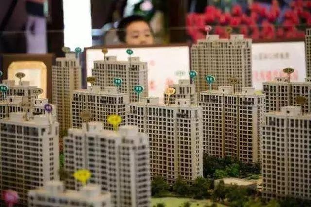 摇到号就赚200万！扭曲的新房市场：房票比彩票更值钱