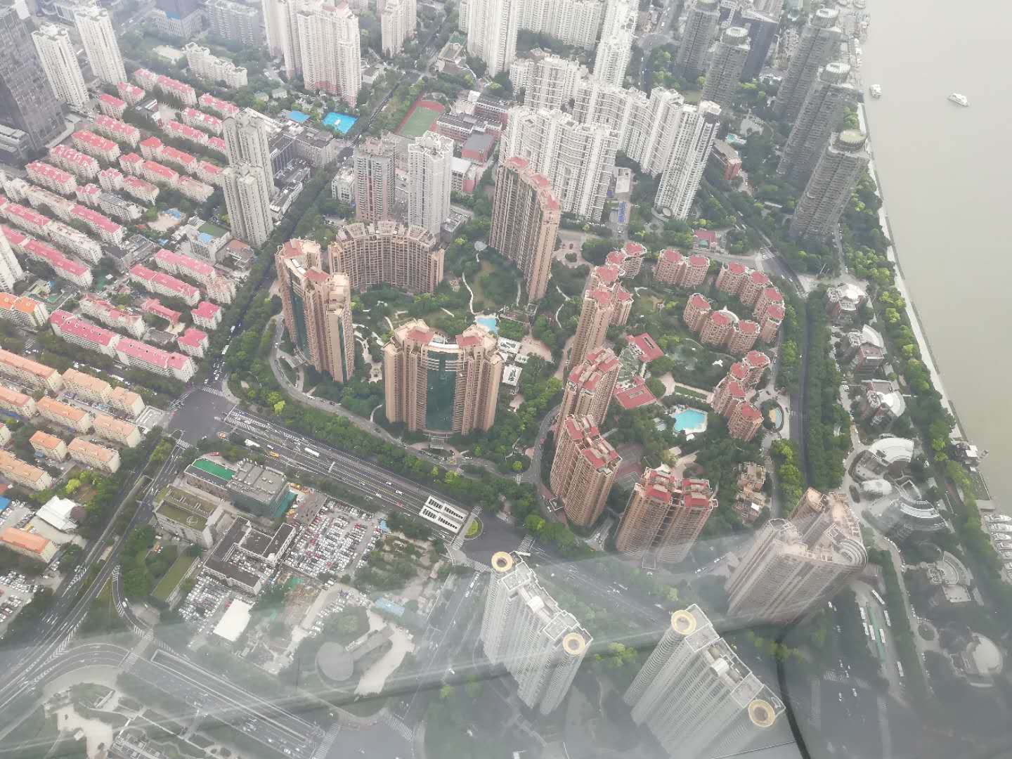 从上海中心118层高度俯瞰陆家嘴