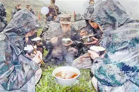 在部队里,为什么士兵们吃饭的时候都不说话?真