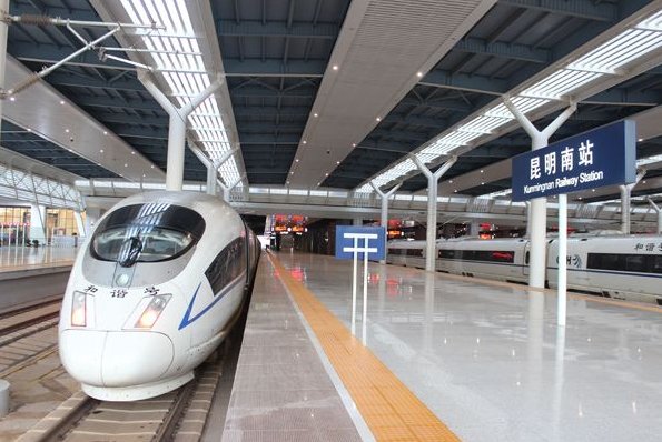 中国最长的旅游高铁，全长2200多公里，壮丽山河尽收眼底