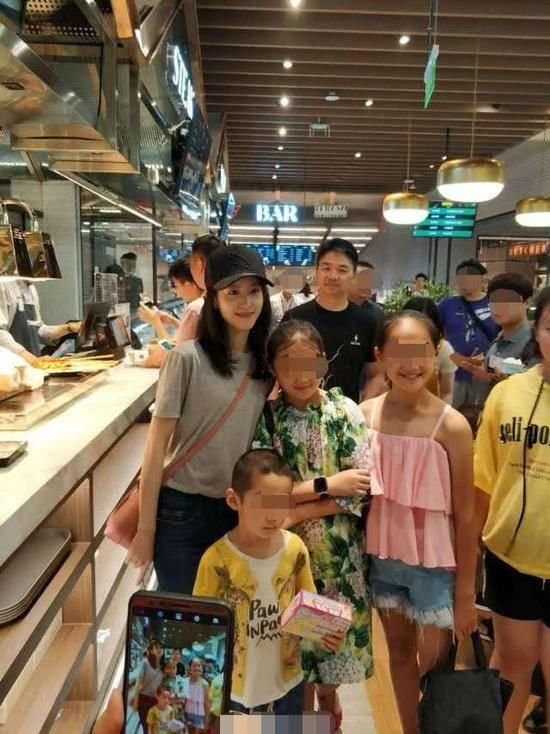 雷军称小米8出货量破百万,网友:黄牛买的?任正