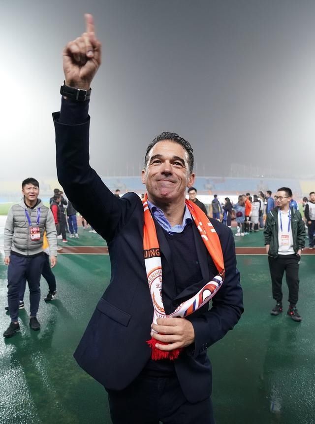 中国著名的流浪者球队升超了 明年中超四城8支