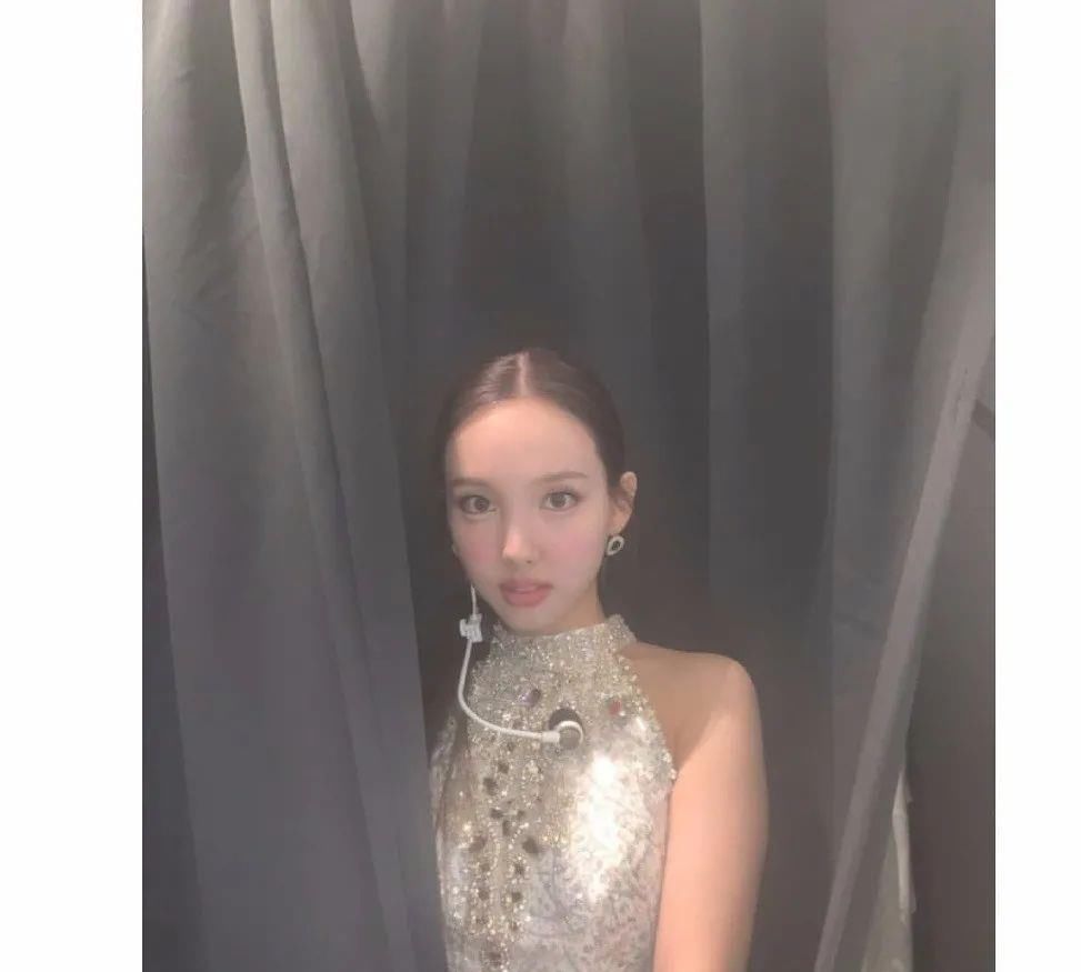 她的脸到底怎么了？