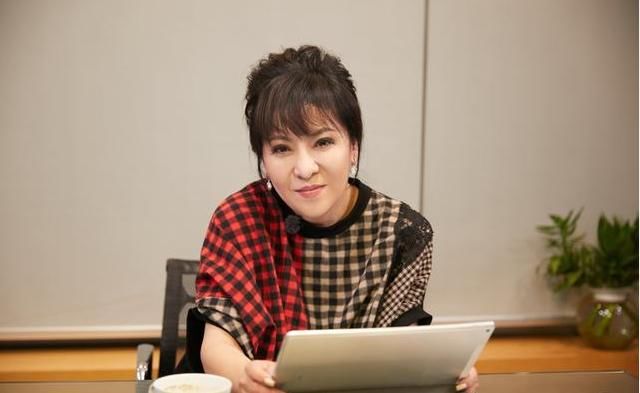 向太欲让郭碧婷当儿媳,向佐晒两人圣诞合影,郭