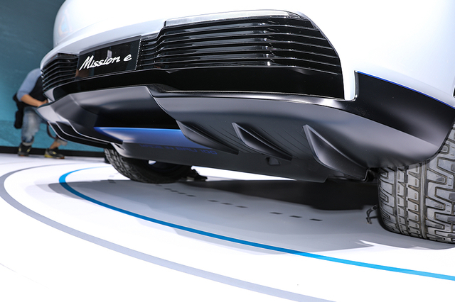 2018北京车展 保时捷Mission E静态评测_【快