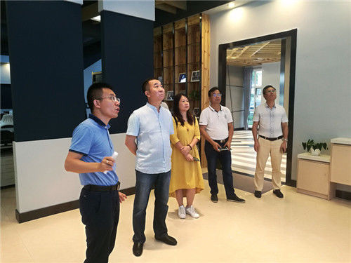 贺州学院吴郭泉校长一行到贵州盛华职业学院考