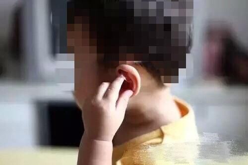 5岁宝宝耳朵听不见,而医生说--孩子的耳朵里发