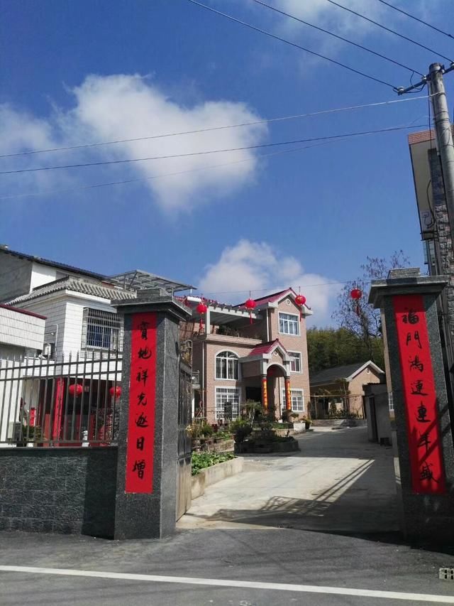 春节期间，农村却大门紧闭，几百万元的豪宅为何无人居住？