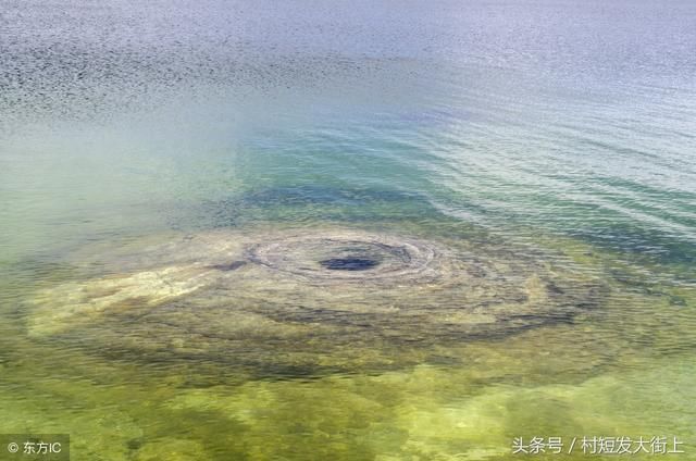 科罗拉多河，昼夜奔流的河水一路开山劈道，侵蚀切割而成多条峡谷