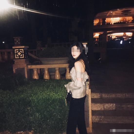 攻,赛后冒雨答谢球迷,举手说:滴滴女球迷遇害不