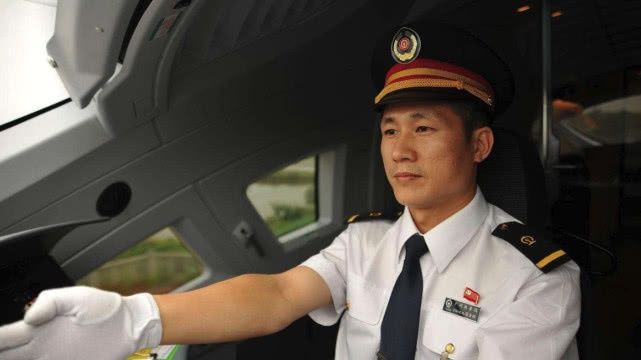 高铁司机30秒就要踩一下踏板,还只有一个人,那想上厕所怎么办 线上百家乐游戏