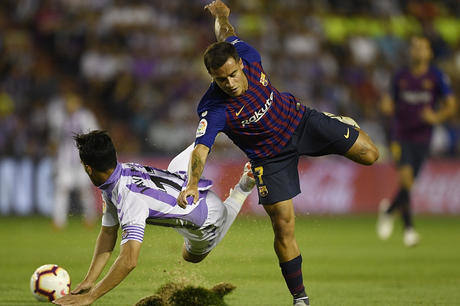 高清图:梅西施展穿花蝴蝶步 皮克争顶怒骑对手