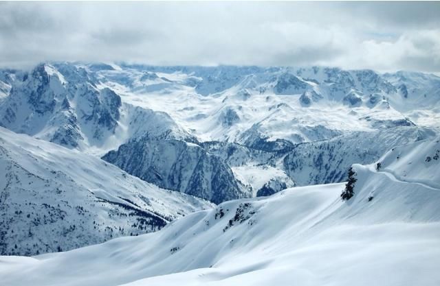 边塞诗的王者!岑参20首边塞诗词,苍凉悲壮、豪