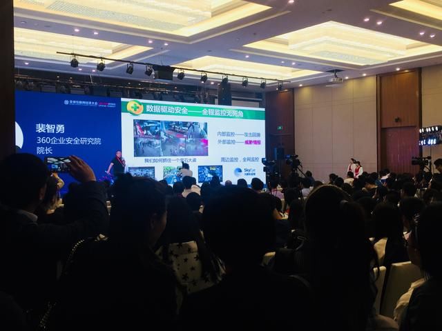 全球互联网经济大会春季峰会的现场这款洋河酒