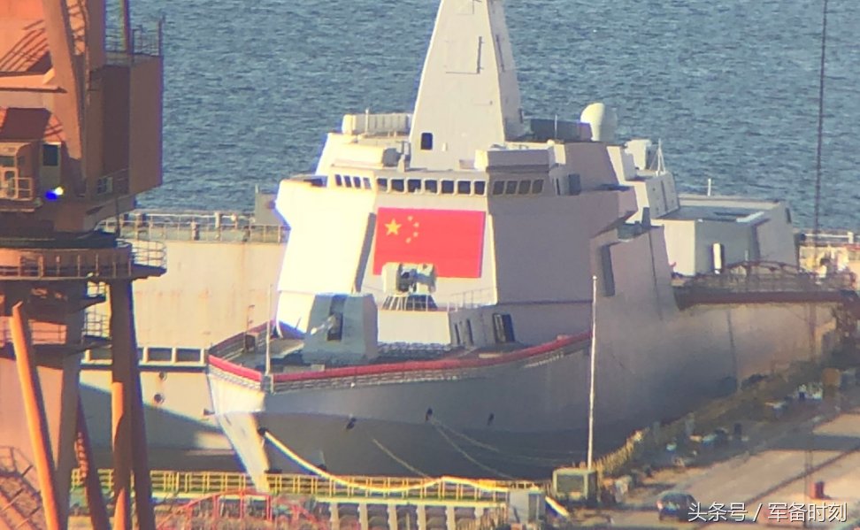 刚刚,大连2艘055级万吨大驱再次身披国旗,这次