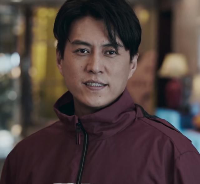 多棱面的靳东,与病友医护人员《在一起》,呈现方舱美好乐观精神