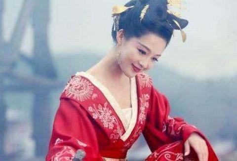 演员们魔化的靠的什么?赵丽颖靠化妆,而她微微