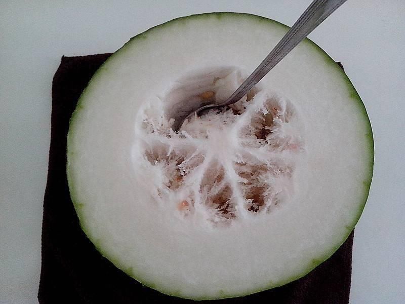 常被丢弃的冬瓜仁+蜂蜜,睡前敷脸不洗去,三周