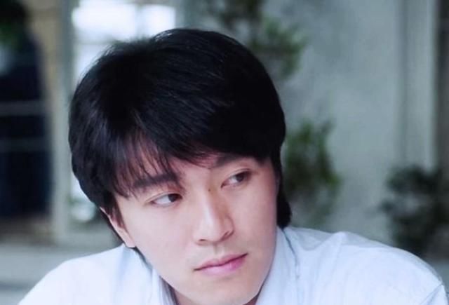 原来周星驰的背景这么强,难怪向华强都拿他没有办法 太阳城娱乐城