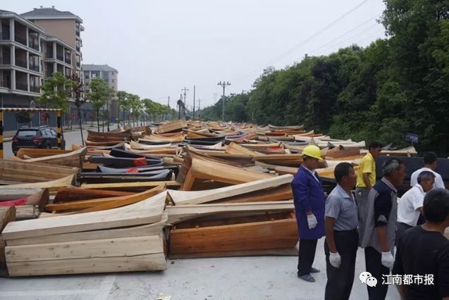 江西这个地方大街上摆满了棺材，现场图片让人吃惊，到底怎么回事