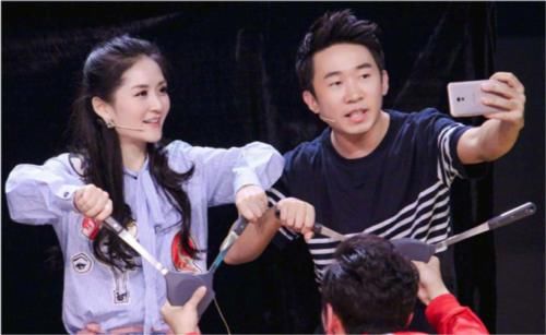他是谢娜第一个徒弟，模仿和搞笑功力超强，34岁把妈妈也带火了