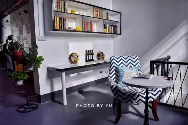 南宁这家500+的3层楼玻璃房里竟然私藏着3个