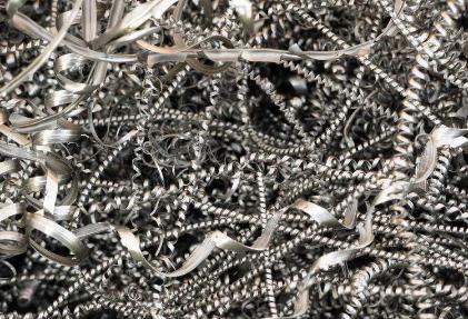 贫苦男子捡破烂维持生计，在金属里“捡到”商机年赚百万