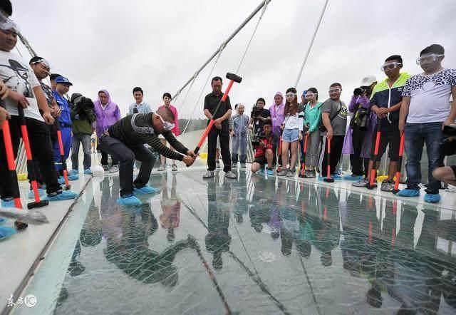 世界最高的蹦极平台,张家界大峡谷玻璃桥上新