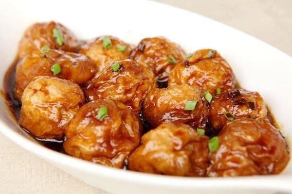 面筋泡塞肉这样做,色泽金黄,连汤汁都很下饭呢