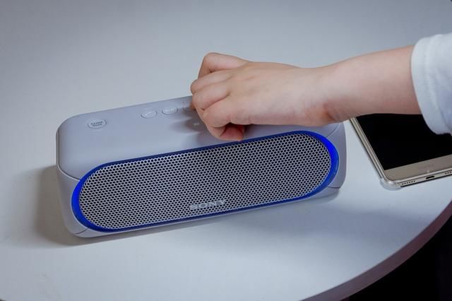 低音越狠灯越浪,索尼无线蓝牙防水音箱测评!_