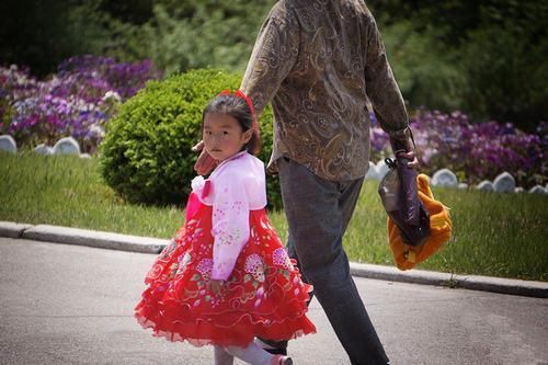 朝鲜女人的婚恋观在变，以前清一色嫁给兵哥哥，如今喜欢外国人