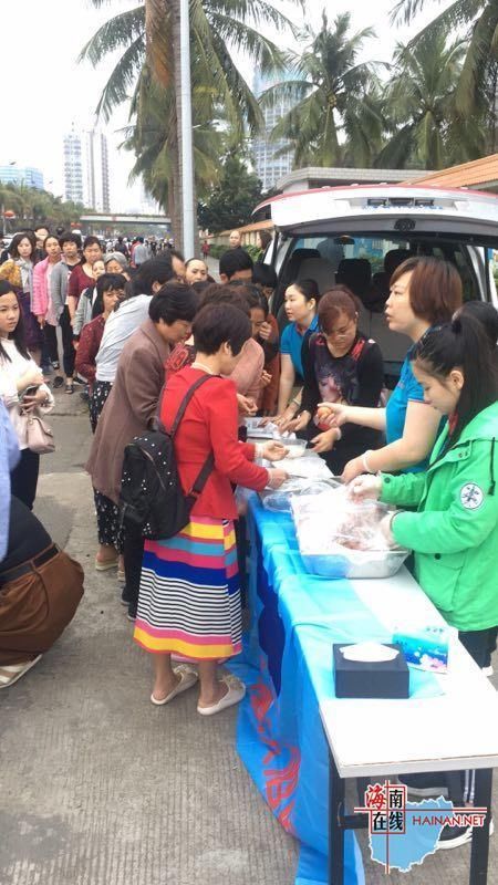 海口加大对滞留旅客应急物资投放量 全面保障“回家路”