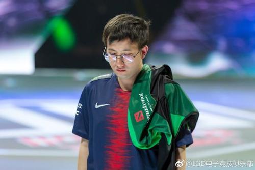 Dota2 Ti8赛后:Sumail祝福maybe 称其为最值得