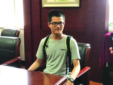 铜陵一中男生方清源获今年安徽高考理科第一名