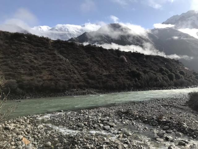 工布江达到松多，烟雨濛濛，考验体力的时候，杨坚持住