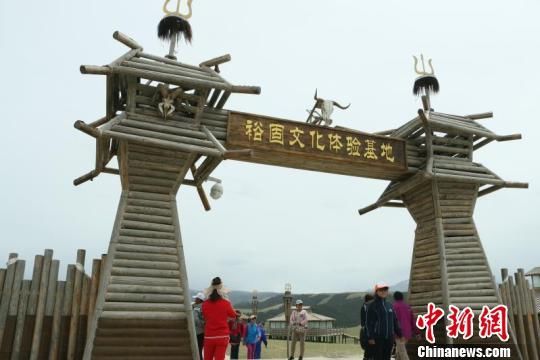 甘肃肃南中华裕固风情走廊“换新颜”游客感受生态嬗变