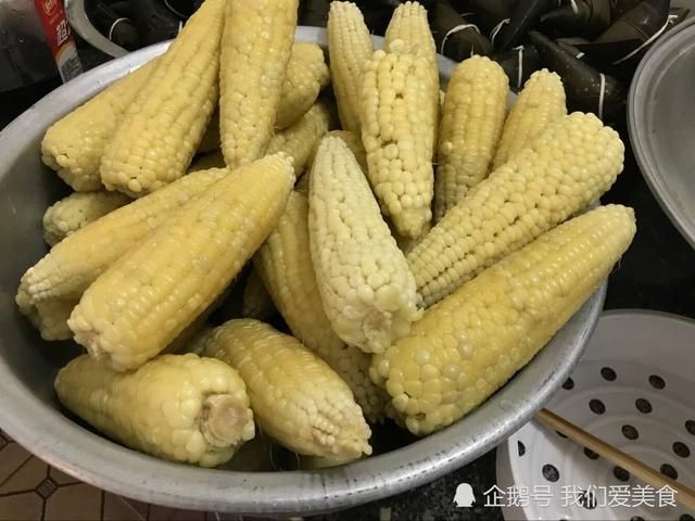 10多个人一起大战世界杯,天天日子美得很,辛苦