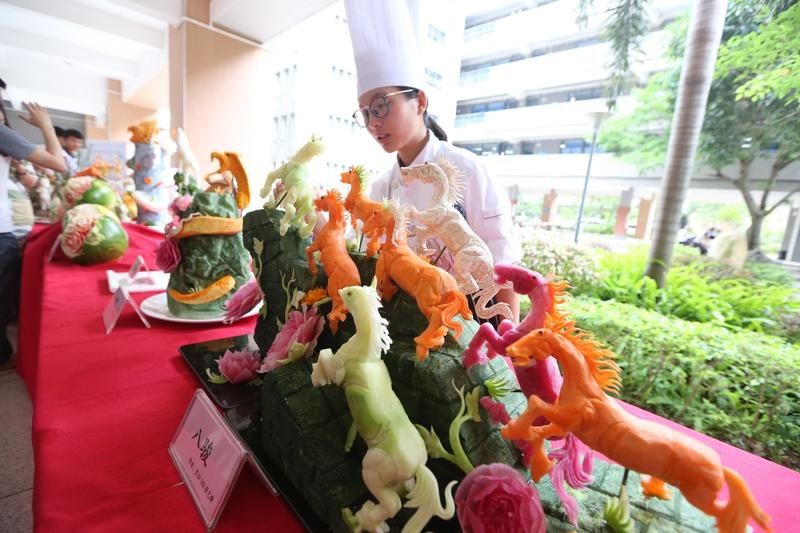 蒙眼切蓑衣黄瓜、工业机器人舞狮…珠海一职学