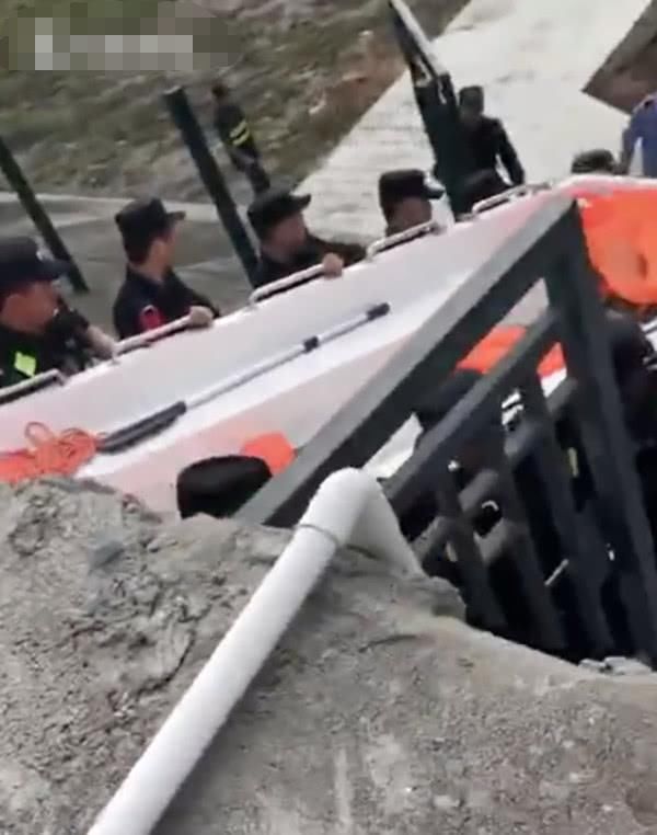 深圳凤凰嫌疑犯骑小鸣单车,怒甩数千名警察和直升飞机于百米外!