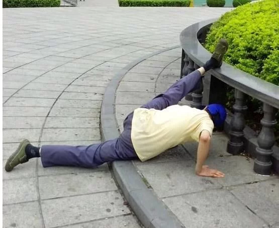 幽默笑话:媳妇以后晚上别等我回来了,你这睡姿我心疼 幽默笑话:媳妇以后晚上别等我回来了,你这睡姿我心疼