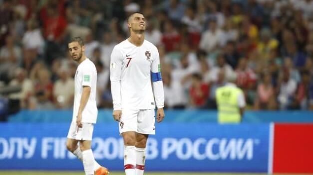 世界杯1\/8:卡瓦尼2球C罗哑火,乌拉圭队2比1淘