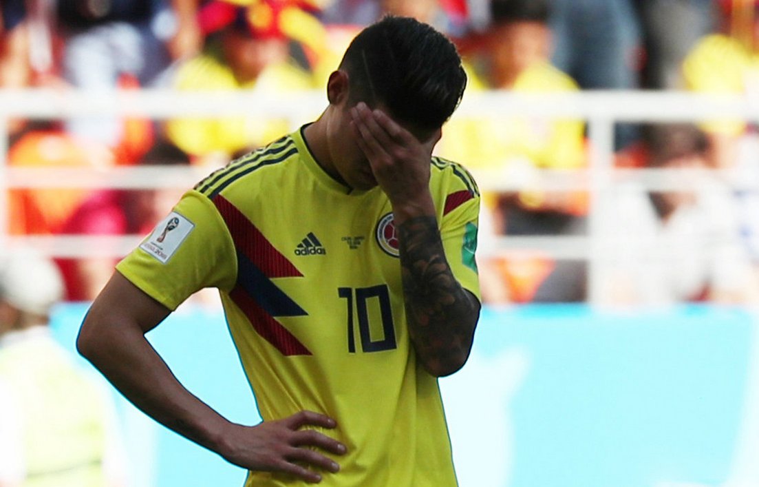 心疼!J罗赛后独自落寞离场 带伤出战已拼尽全