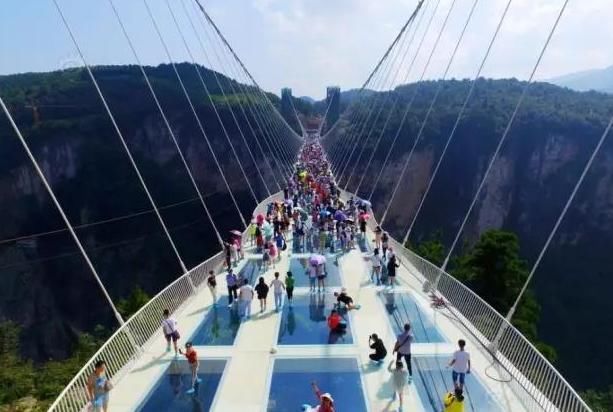 走着上去,爬着回来,中国第一“玻璃桥”