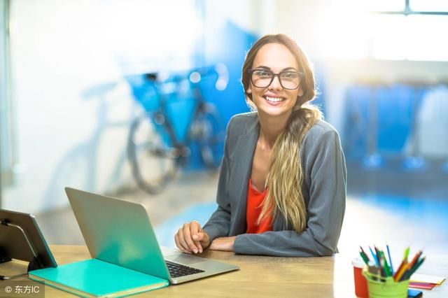 王子要成地中海?后退的发际线用英语怎么说